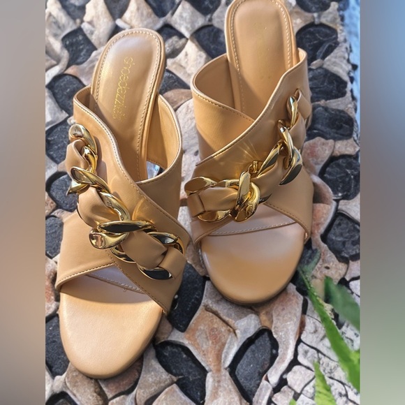 NEW WOMEN’S PLATFORM WEDGE OPEN TOE CHAIN EMBELLISHED HEELS SIZE 11 COLOR TAN - Picture 9 of 10